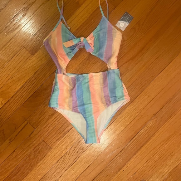 Eidon By Body Glove Monokini - Picture 5 of 8